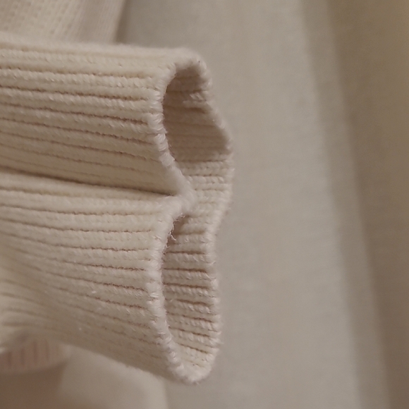 GAP Cream Crew Neck Sweater - Picture 5 of 5